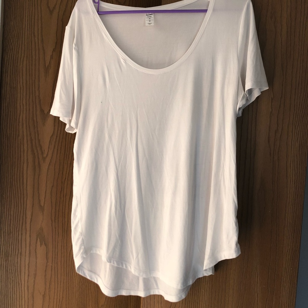 White tee shirt